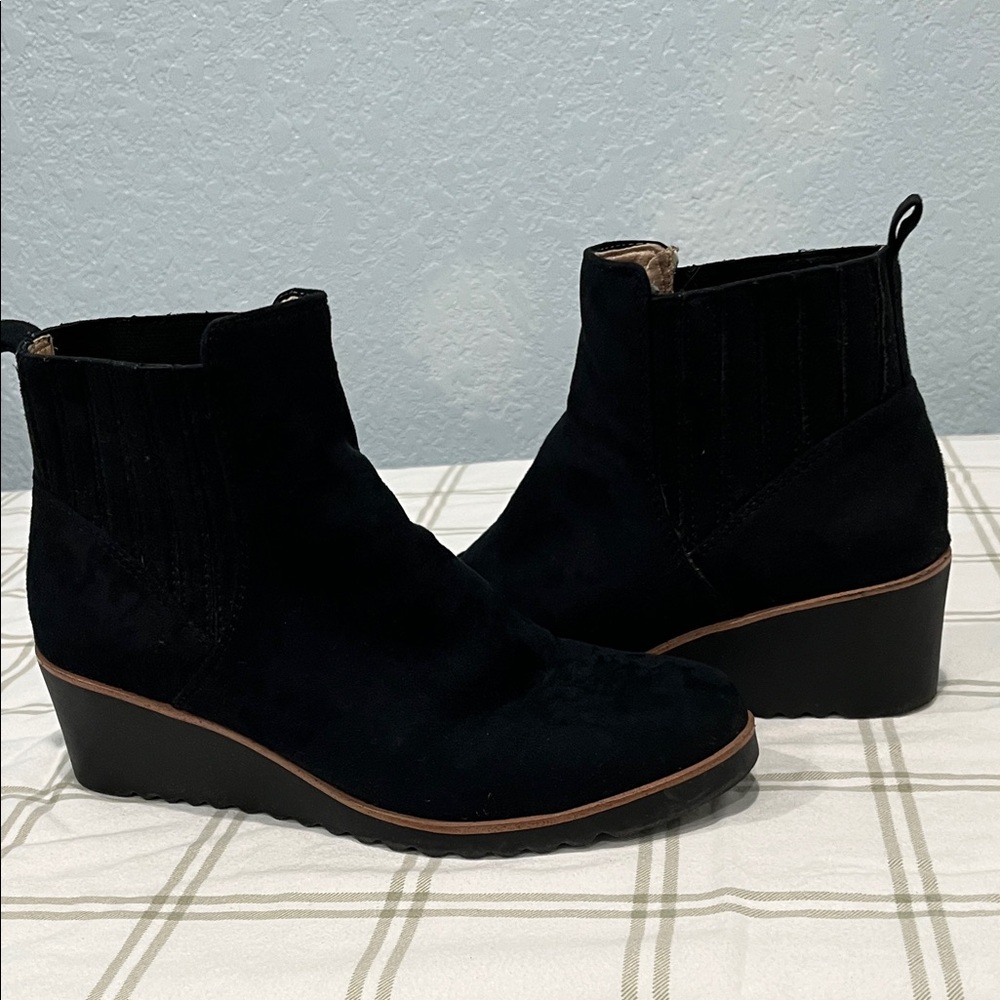 Lifestride  Velocity 2.0 Black Suede Ankle Wedge Boots Size 8